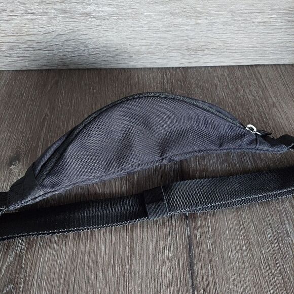 Nike Heritage Waistpack Bag in Black & White - Picture 2 of 4